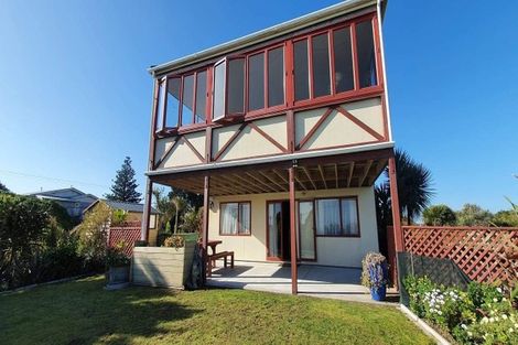 Photo of property in 92 Matai Street, Castlecliff, Whanganui, 4501