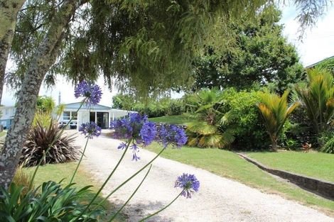 Photo of property in 211 Patons Rock Road, Patons Rock, Takaka, 7182