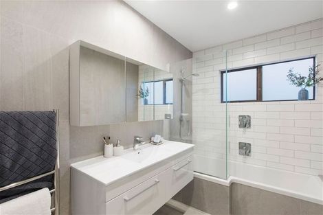 Photo of property in 2/25 Onepoto Road, Hauraki, Auckland, 0622