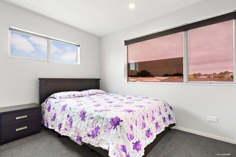 Photo of property in 23/11 Ray Small Drive, Papakura, 2110