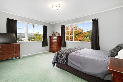 Photo of property in 7 Saint Hildas Glade, Tawa, Wellington, 5028