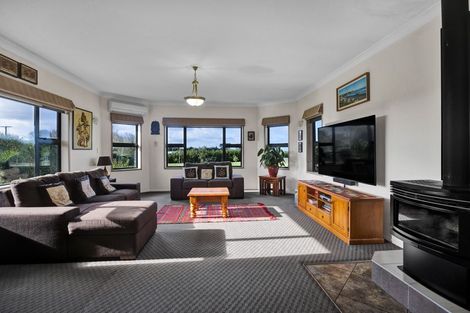 Photo of property in 393 Ketemarae Road, Normanby, Hawera, 4675