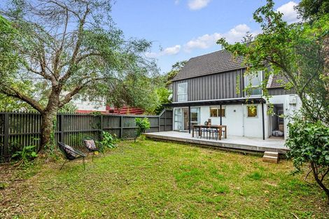 Photo of property in 1/25 Archers Road, Hillcrest, Auckland, 0629