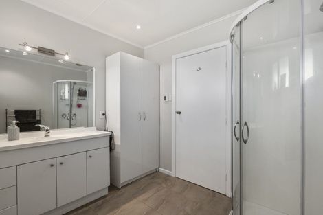 Photo of property in 39 Blueberry Grove, Timberlea, Upper Hutt, 5018