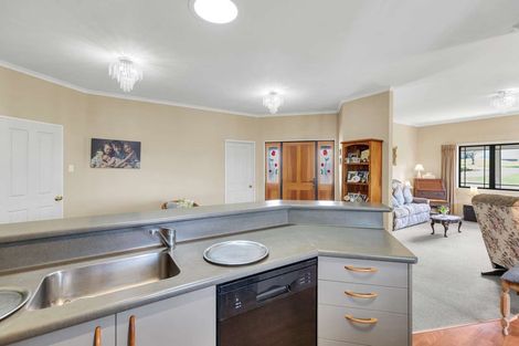 Photo of property in 20 Paraekaretu Street, Hunterville, 4730