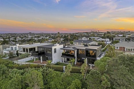 Photo of property in 123a Churchill Road, Rothesay Bay, Auckland, 0630