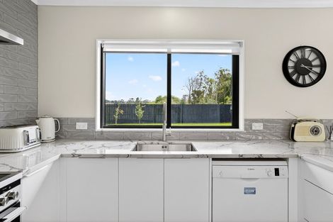 Photo of property in 23 Raabia Close, Parakai, 0830