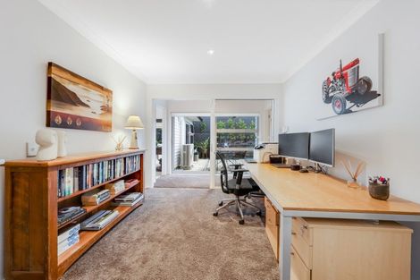 Photo of property in 53 Manor Park, Sunnyhills, Auckland, 2010
