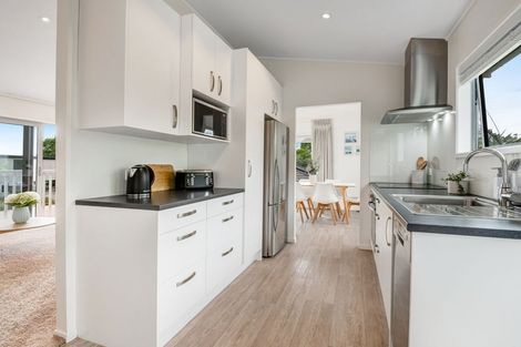 Photo of property in 7 William Bayes Place, Red Beach, 0932