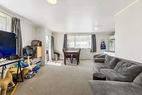 Photo of property in 2/77 Redcrest Avenue, Red Hill, Papakura, 2110