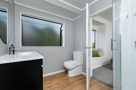 Photo of property in 2/3 Miriam Corban Heights, Henderson, Auckland, 0612