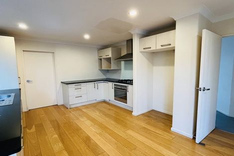 Photo of property in 8 The Rosebowl, Sunnyhills, Auckland, 2010