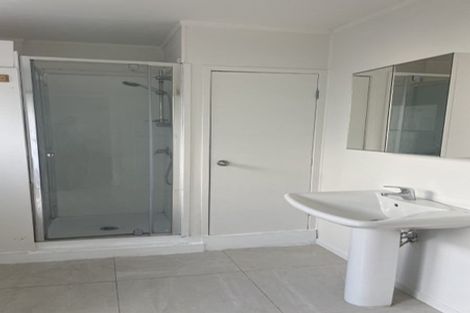 Photo of property in 34 Kingsclere Place, Goodwood Heights, Auckland, 2105