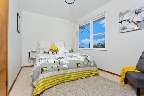 Photo of property in 2/52 Verran Road, Birkdale, Auckland, 0626