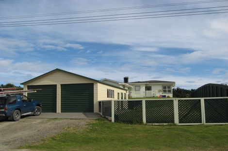 Photo of property in 28 Drake Street, Waikawa Beach, Levin, 5573