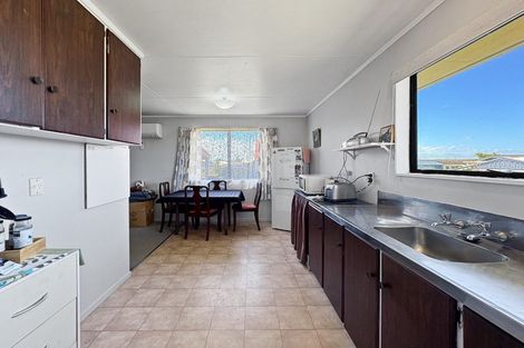 Photo of property in 38 Tongariro Street, Castlecliff, Wanganui, 4501