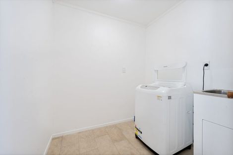 Photo of property in 28 Dallinghoe Crescent, Milford, Auckland, 0620