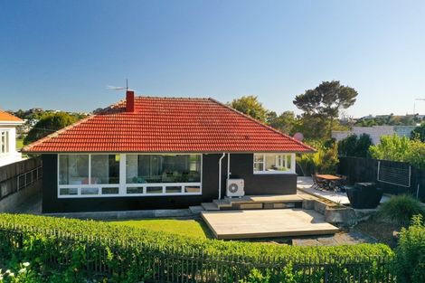 Photo of property in 39 Sylvan Avenue, Northcote, Auckland, 0627