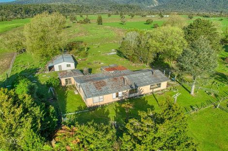 Photo of property in 317 Poerua Valley Road, Harihari, 7884
