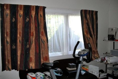 Photo of property in 32 Tirimoana Road, Te Atatu South, Auckland, 0602