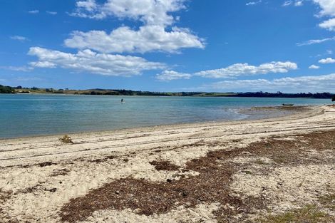 Photo of property in 1 Stella Drive, Clarks Beach, 2122
