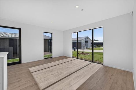 Photo of property in 27 Hanmer Crescent, Rangiora, 7400