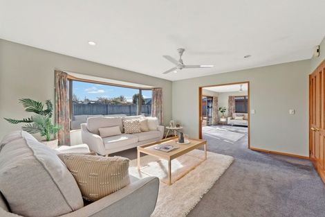 Photo of property in 2/7 Thicket Close, Redwood, Christchurch, 8051