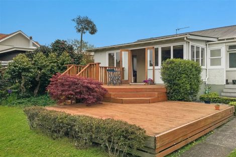 Photo of property in 19 Tarata Street, Saint Johns Hill, Whanganui, 4501