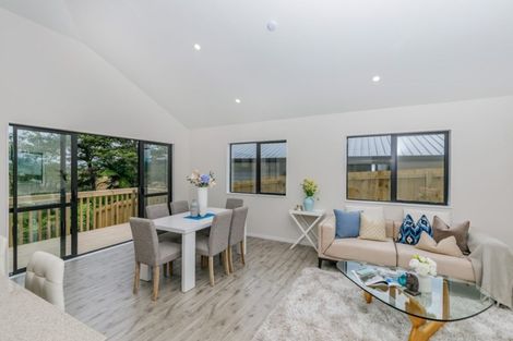 Photo of property in 2 Tarara Lane, Kumeu, 0810