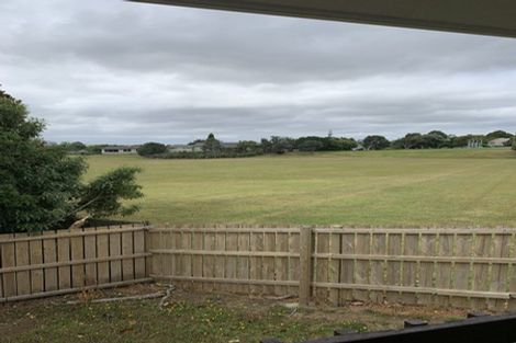 Photo of property in 2/6 Bundena Place, Clendon Park, Auckland, 2103