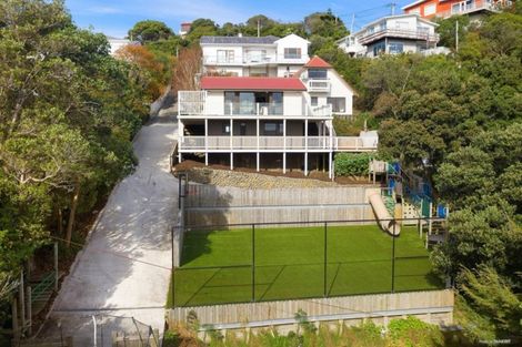 Photo of property in 147 Seatoun Heights Road, Miramar, Wellington, 6022