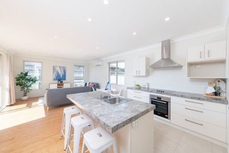 Photo of property in 72 Sunstone Crescent, Timberlea, Upper Hutt, 5018