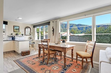 Photo of property in 29 Oxford Street, Picton, 7220