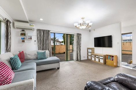 Photo of property in 1/28 Harrington Road, Henderson, Auckland, 0610