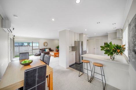 Photo of property in 1/36 Darren Crescent, Half Moon Bay, Auckland, 2012