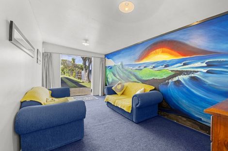 Photo of property in 22 Wallis Street, Raglan, 3225