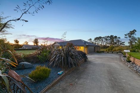 Photo of property in 32 Arthur Road, Paraite, New Plymouth, 4373