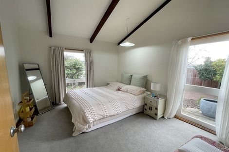 Photo of property in 5 Raekura Place, Redcliffs, Christchurch, 8081