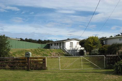 Photo of property in 30 Drake Street, Waikawa Beach, Manakau, 5573