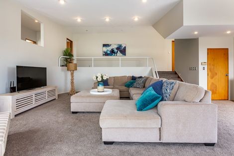 Photo of property in 28 Molyneux Close, Whitby, Porirua, 5024