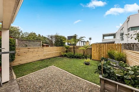 Photo of property in 2/143a Wiseley Road, West Harbour, Auckland, 0618