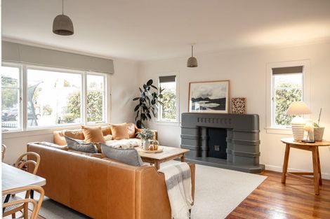 Photo of property in 77 Queen Street, Northcote Point, Auckland, 0627