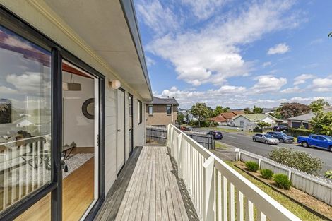 Photo of property in 2/48 Barbados Drive, Unsworth Heights, Auckland, 0632