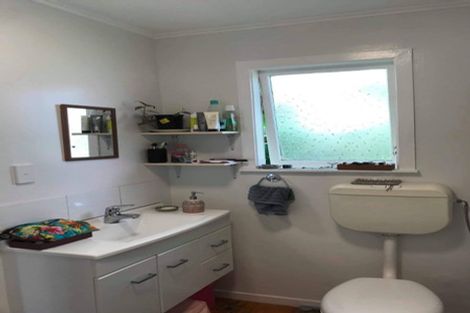 Photo of property in 33 Turakina Street, Merrilands, New Plymouth, 4312