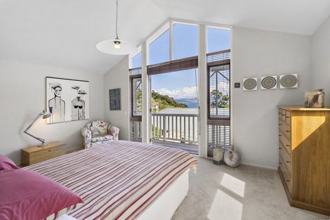 Photo of property in 32 Kotari Road, Days Bay, Lower Hutt, 5013