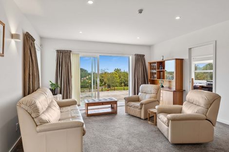 Photo of property in 32 Ketemaringi Way, Manakau, Levin, 5573