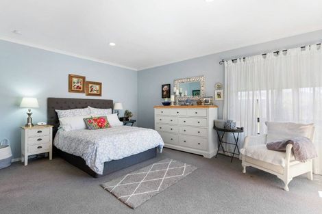 Photo of property in 4 Mullagh Place, East Tamaki Heights, Auckland, 2016