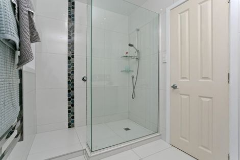 Photo of property in 2/43 Northumberland Avenue, Belmont, Auckland, 0622