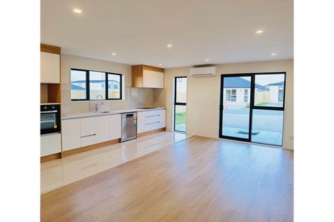 Photo of property in 4 Rorotu Avenue, Karaka, Papakura, 2113