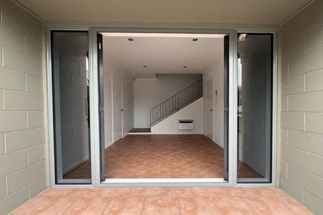 Photo of property in 5 Anchor Place, Beach Haven, Auckland, 0626